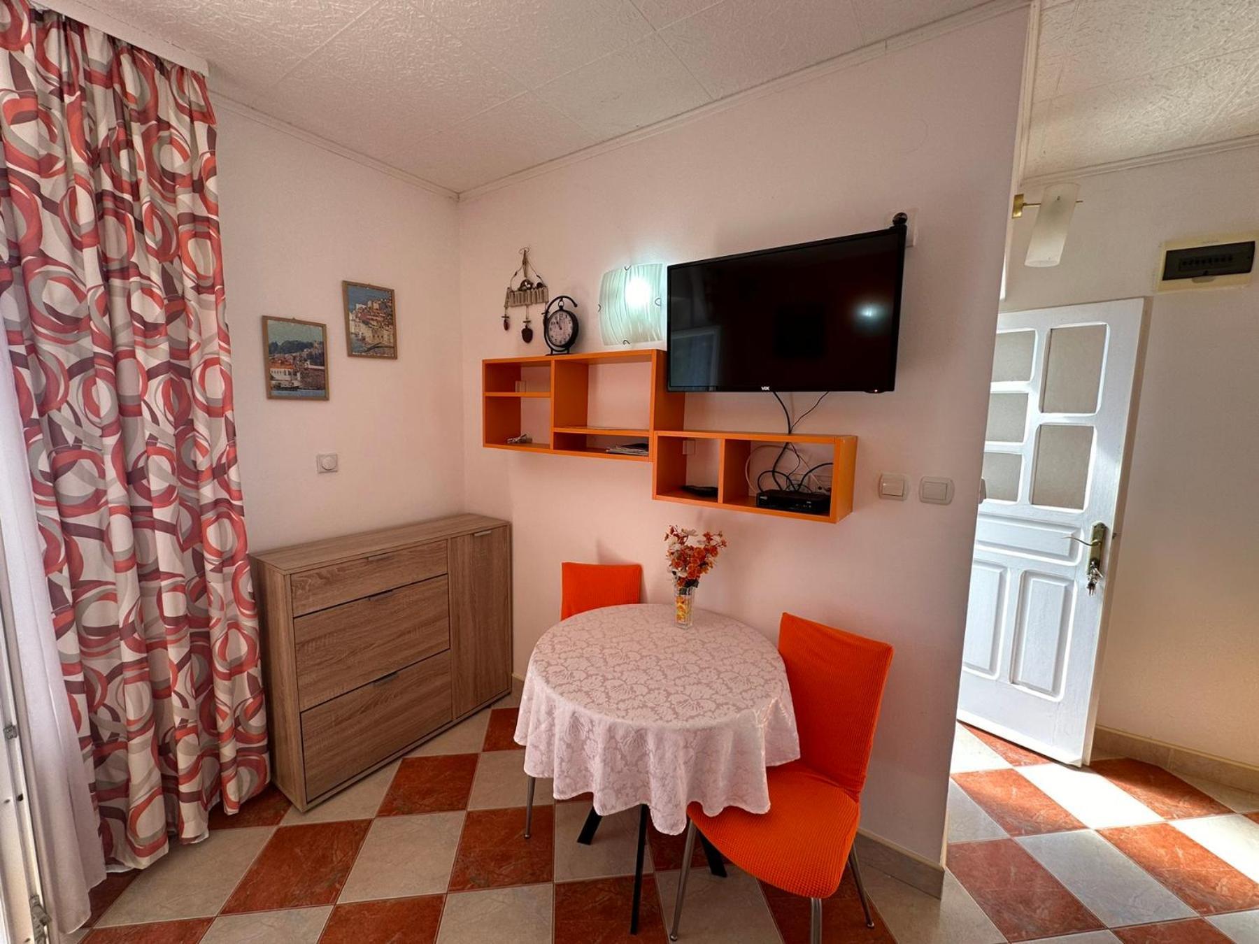 Apartments Okuka Тиват Экстерьер фото